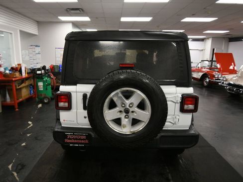 Used 2022 Jeep Wrangler Sport AWD/4WD image 6