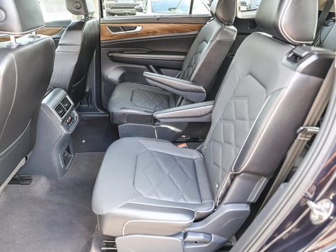 Used 2024 Volkswagen Atlas SE FWD image 8