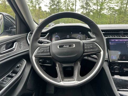 Used 2023 Jeep Grand Cherokee Limited image 25