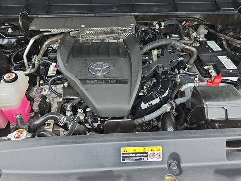 Used 2023 Toyota Highlander XSE FWD image 32