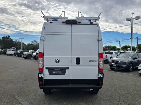 Used 2025 RAM ProMaster 2500 FWD image 5