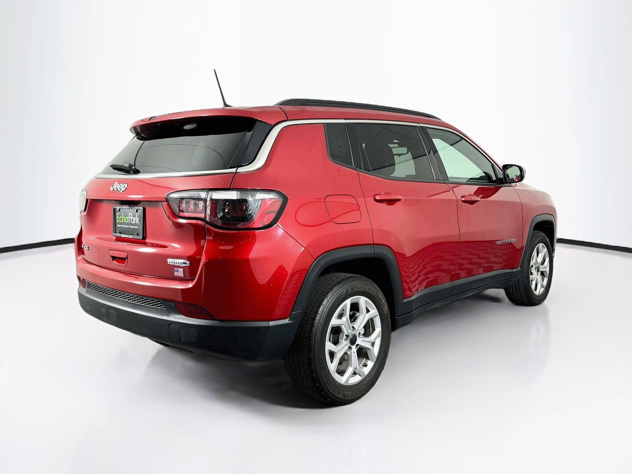 Used 2025 Jeep Compass Latitude AWD/4WD image 9