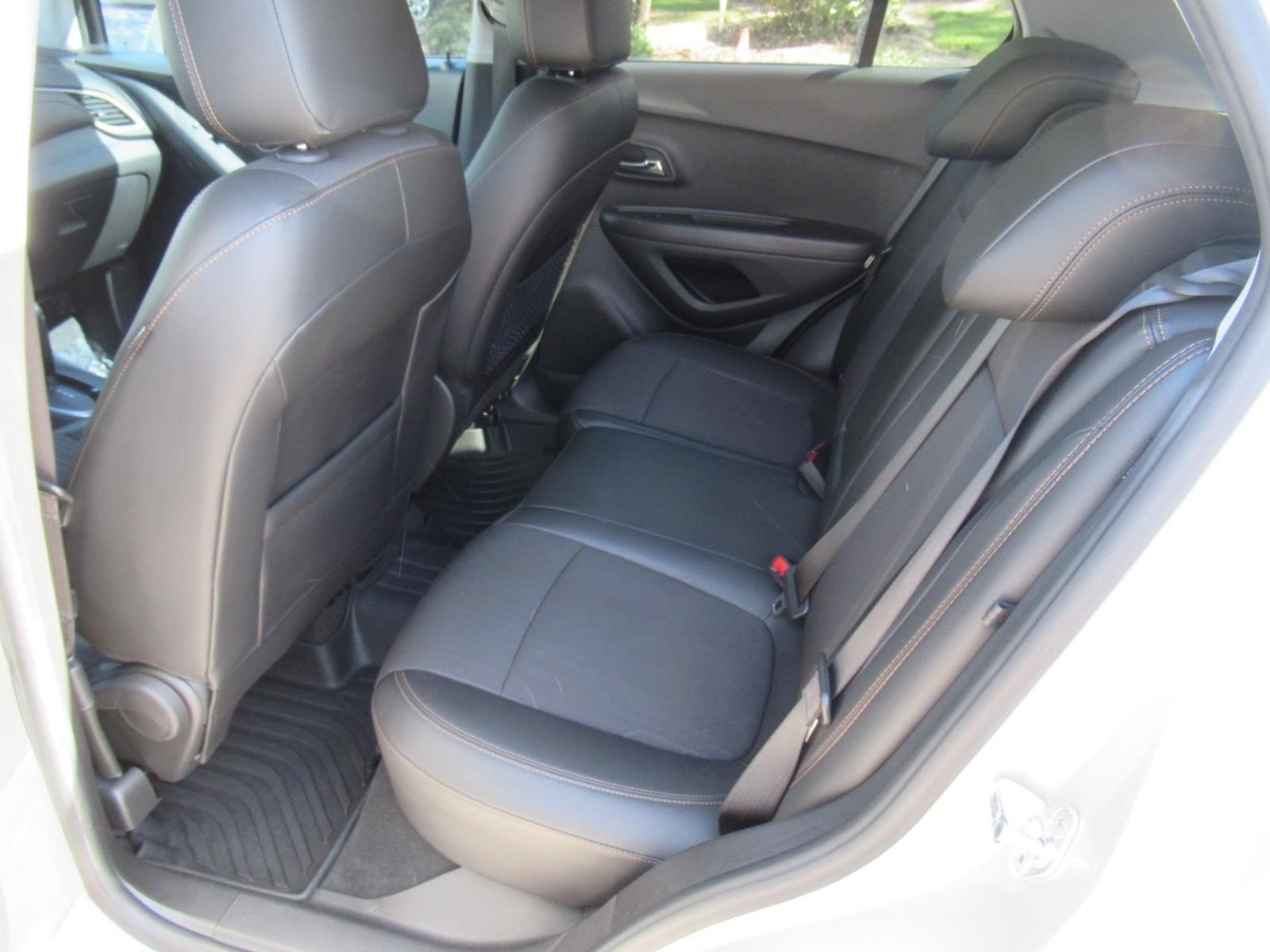 Used 2020 Chevrolet Trax LT w/ LT Convenience Package FWD image 28