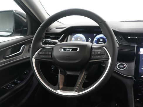 Used 2023 Jeep Grand Cherokee L Limited w/ Luxury Tech Group II image 19