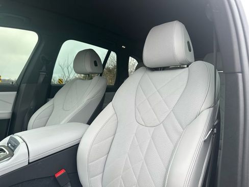 Used 2025 BMW X5 xDrive40i w/ Premium Package image 16