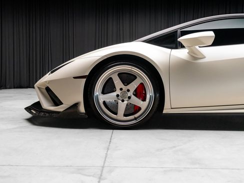 Used 2021 Lamborghini Huracan EVO RWD image 29