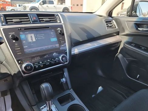 Used 2019 Subaru Outback 2.5i Premium AWD/4WD image 16