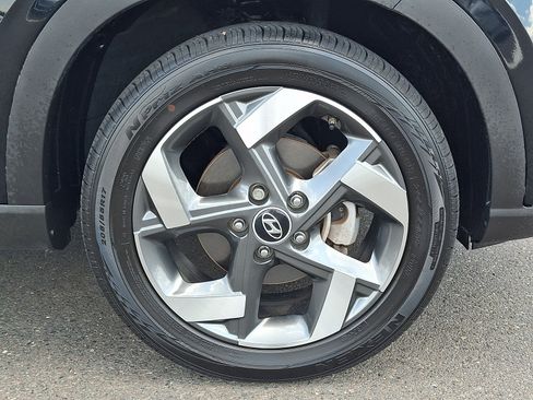 Certified 2023 Hyundai Venue SEL FWD image 8