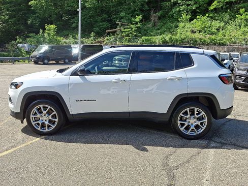 Certified 2023 Jeep Compass Latitude AWD/4WD image 4