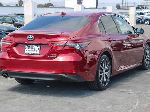 Used 2022 Toyota Camry XLE w/ Navigation Upgrade Package FWD image 9