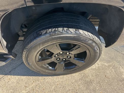 Used 2017 Chevrolet Tahoe LT w/ LT Midnight Edition image 18