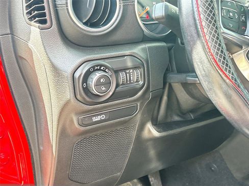 Used 2020 Jeep Gladiator Overland AWD/4WD image 10