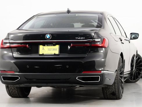 Used 2020 BMW 740i w/ Premium Package image 4