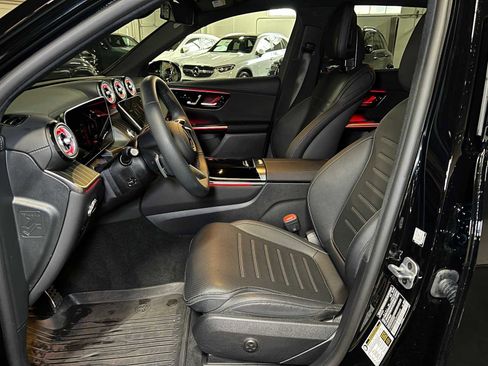 Used 2025 Mercedes-Benz GLC 300 4MATIC image 22