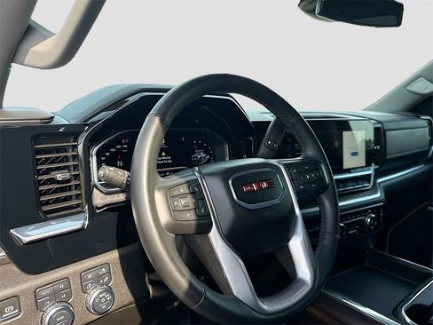 Used 2024 GMC Sierra 2500 SLT w/ SLT Premium Package image 9