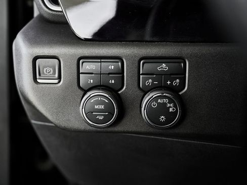 Used 2022 Chevrolet Silverado 1500 LT AWD/4WD image 17