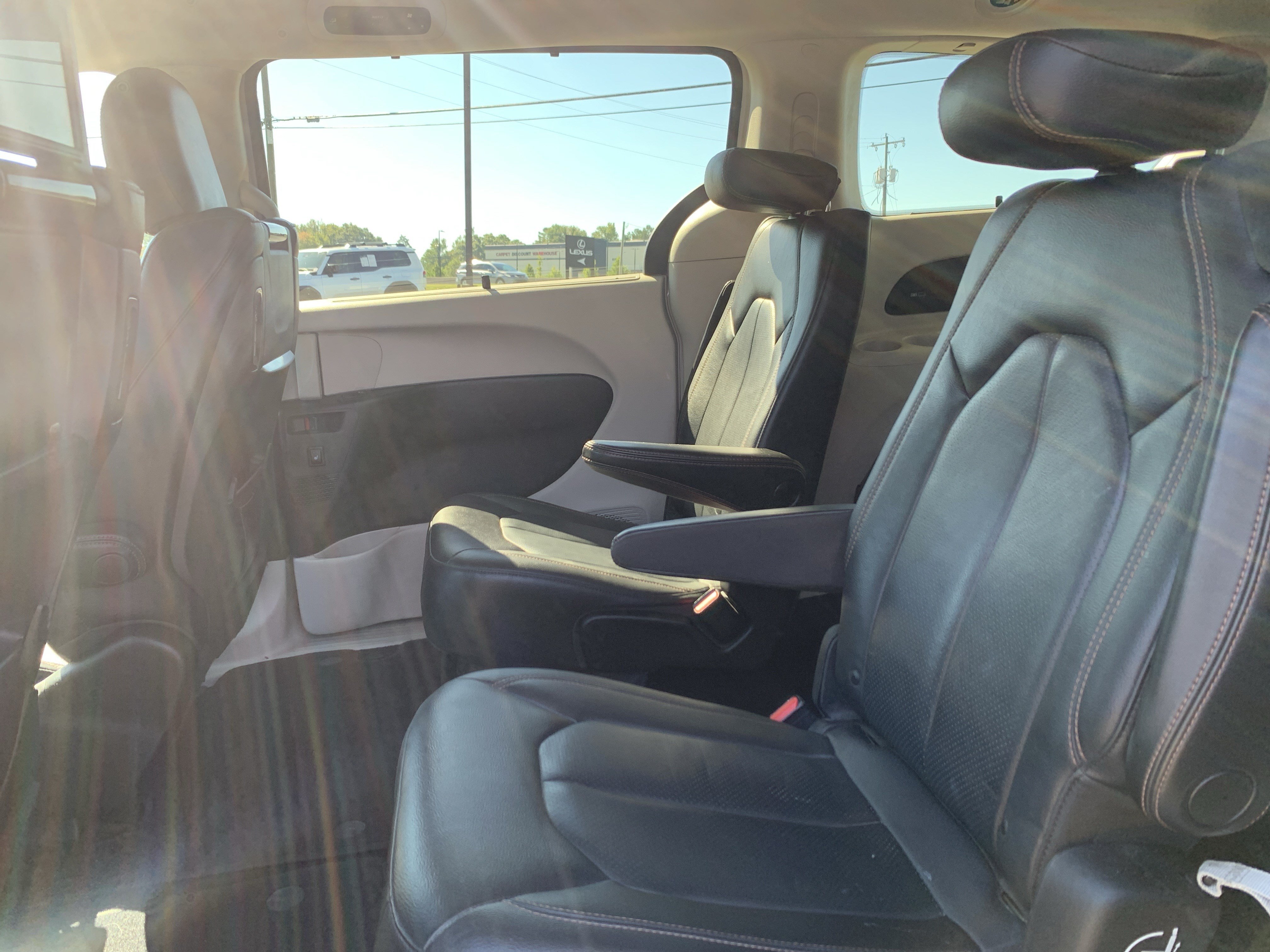 Used 2019 Chrysler Pacifica Touring-L Plus w/ Advanced Safetytec Group FWD image 32