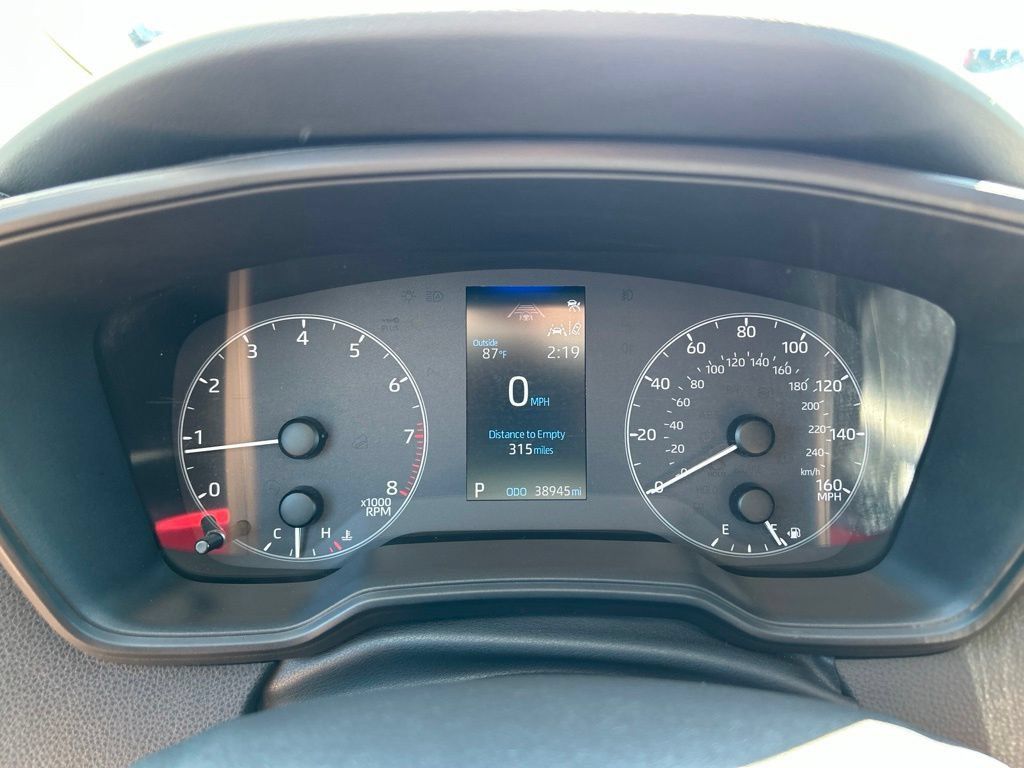 Used 2025 Toyota Corolla LE FWD image 23