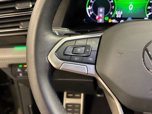 Used 2024 Volkswagen Atlas Peak Edition SE image 32