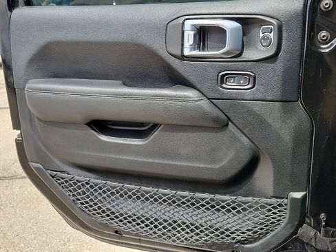 Used 2018 Jeep Wrangler Rubicon AWD/4WD image 11