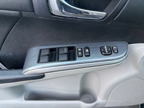 Used 2012 Toyota Camry LE FWD image 18