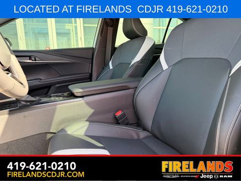 Used 2025 Toyota Camry SE FWD image 16