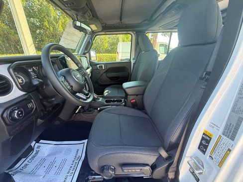 New 2026 Jeep Gladiator Sport image 10