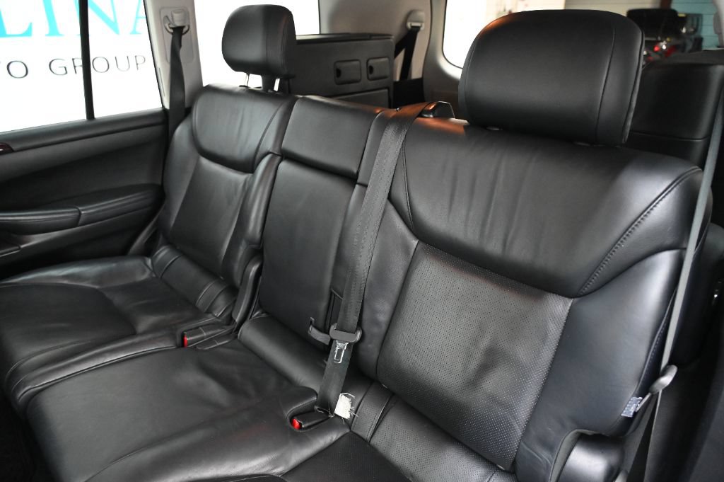 Used 2011 Lexus LX 570 4WD w/ Luxury Pkg image 41