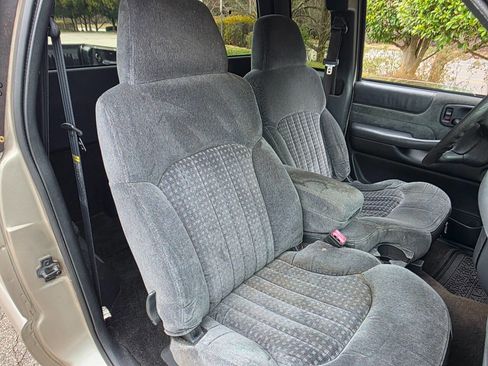 Used 2000 Chevrolet S10 Pickup LS w/ Preferred Equipment Group image 23