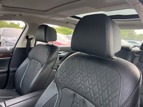 Used 2020 BMW 740i w/ Premium Package RWD image 15
