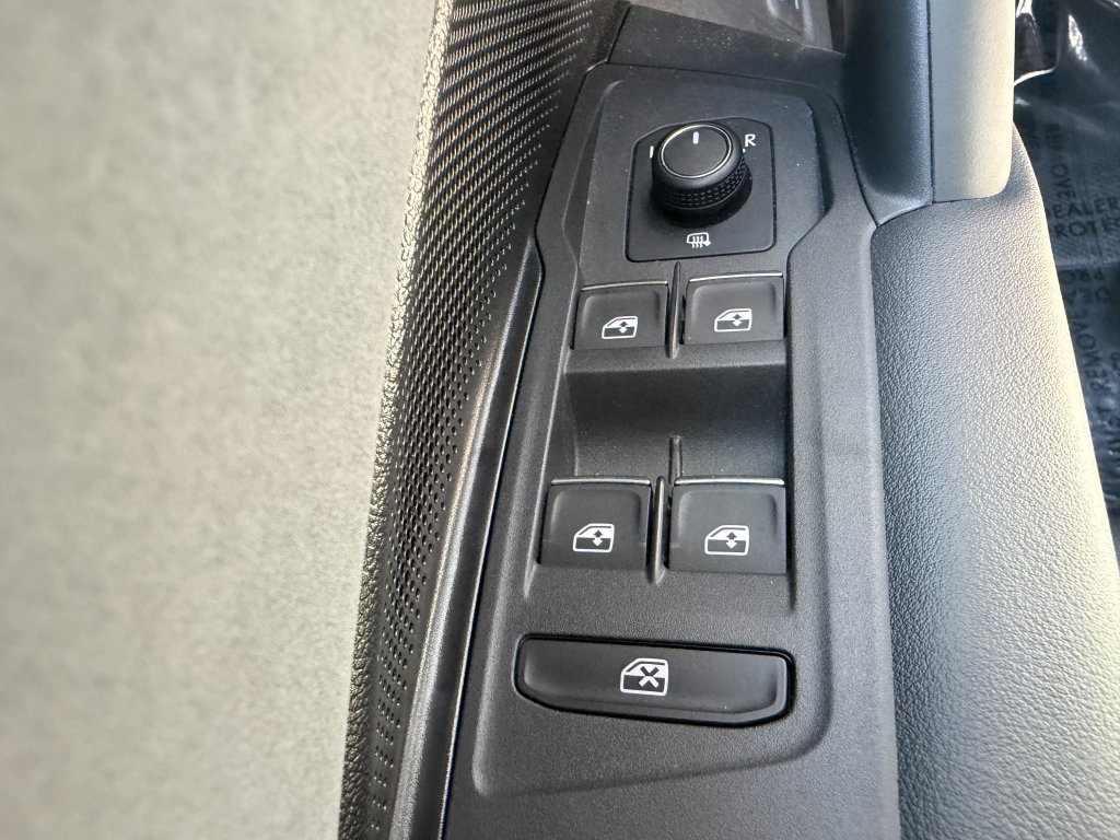 Used 2025 Volkswagen Tiguan SE R-Line AWD/4WD image 28