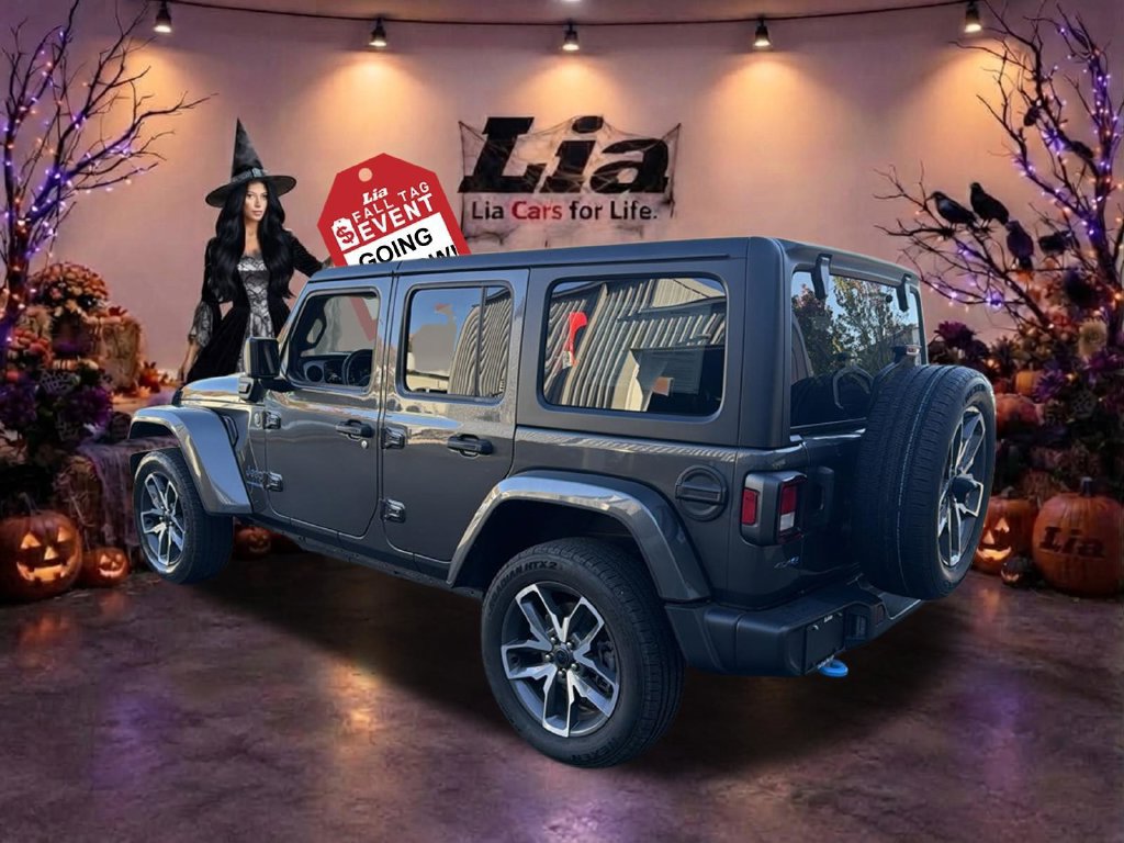 Used 2024 Jeep Wrangler Unlimited w/ Convenience Group AWD/4WD image 7