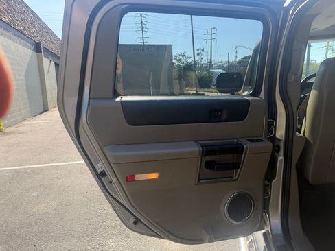 Used 2003 HUMMER H2 w/ Preferred Equipment Group AWD/4WD image 18