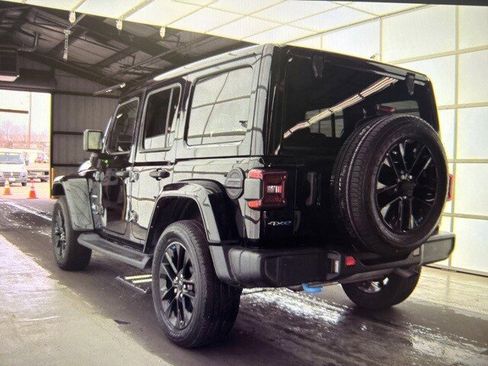 Used 2023 Jeep Wrangler Unlimited Sahara image 6