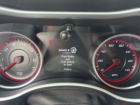 Used 2016 Dodge Charger SXT image 11