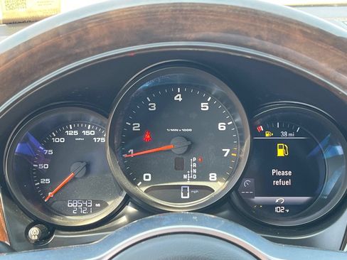 Used 2019 Porsche Macan AWD/4WD image 21
