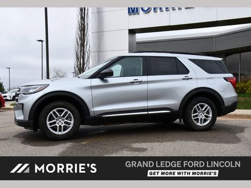 Used 2025 Ford Explorer Active AWD/4WD image 1