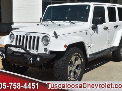 Used 2018 Jeep Wrangler Unlimited Sahara w/ Connectivity Group AWD/4WD image 6