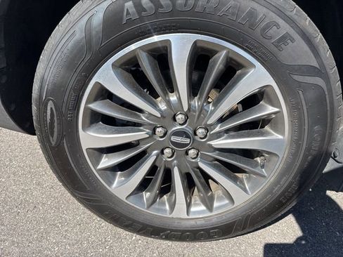 Used 2020 Lincoln Nautilus FWD w/ Equipment Group 101A image 8