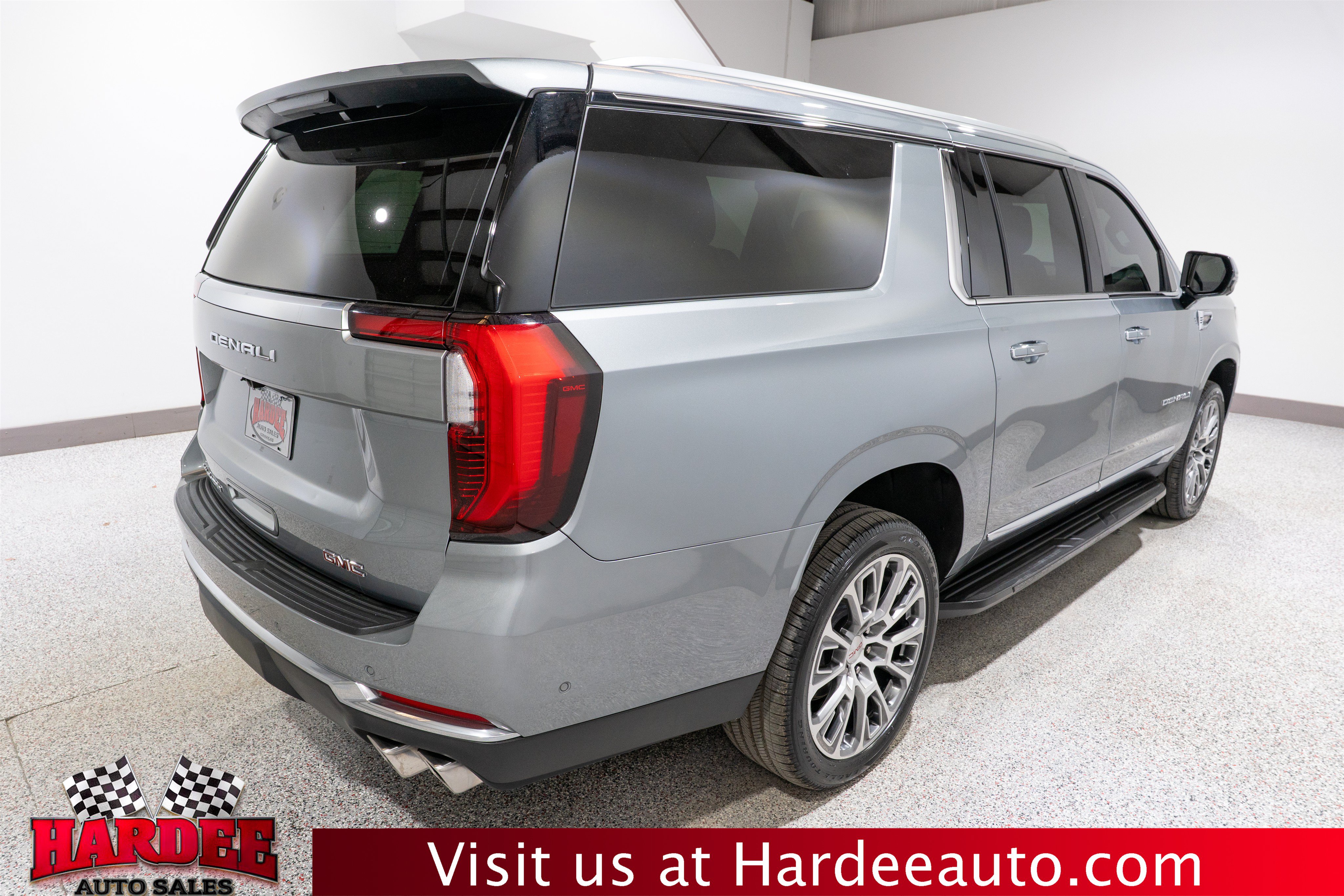 Used 2025 GMC Yukon XL Denali AWD/4WD image 5