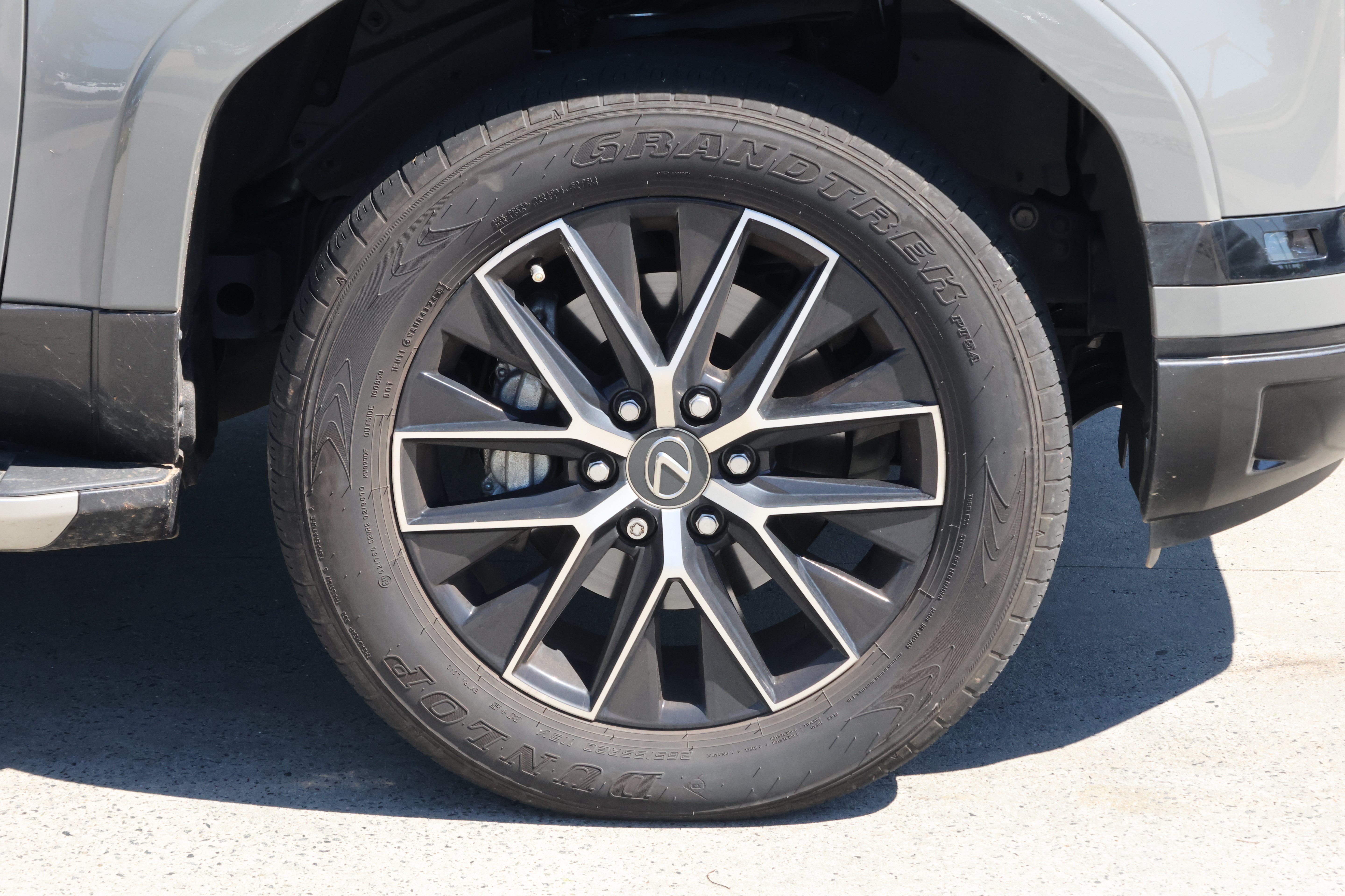 Used 2024 Lexus GX 550 w/ Accessory Package (Z1) AWD/4WD image 11