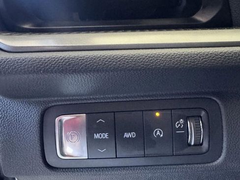 Used 2024 Chevrolet Traverse LT AWD/4WD image 13