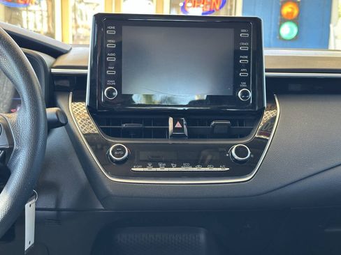 Used 2020 Toyota Corolla LE FWD image 15