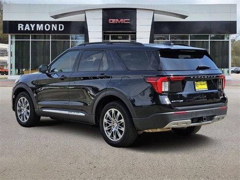 Used 2025 Ford Explorer Active w/ Active Comfort Package image 4