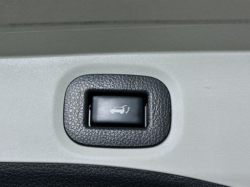 Used 2019 Nissan Rogue SV w/ Premium Package AWD/4WD image 29