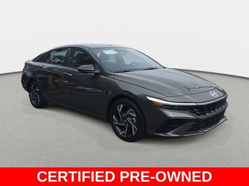Certified 2025 Hyundai Elantra SEL FWD image 3
