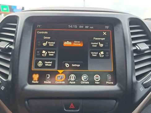 Used 2017 Jeep Cherokee Trailhawk image 30