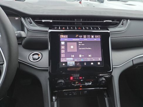 New 2025 Jeep Grand Cherokee LAREDO 4WD image 10