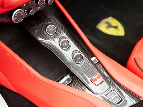 Used 2016 Ferrari California T RWD image 20