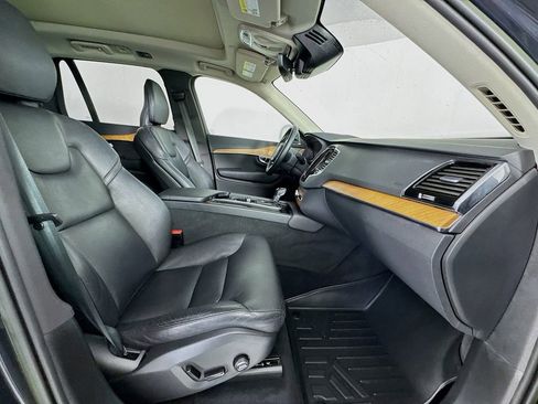 Used 2022 Volvo XC90 T6 Momentum w/ Advanced Package image 28